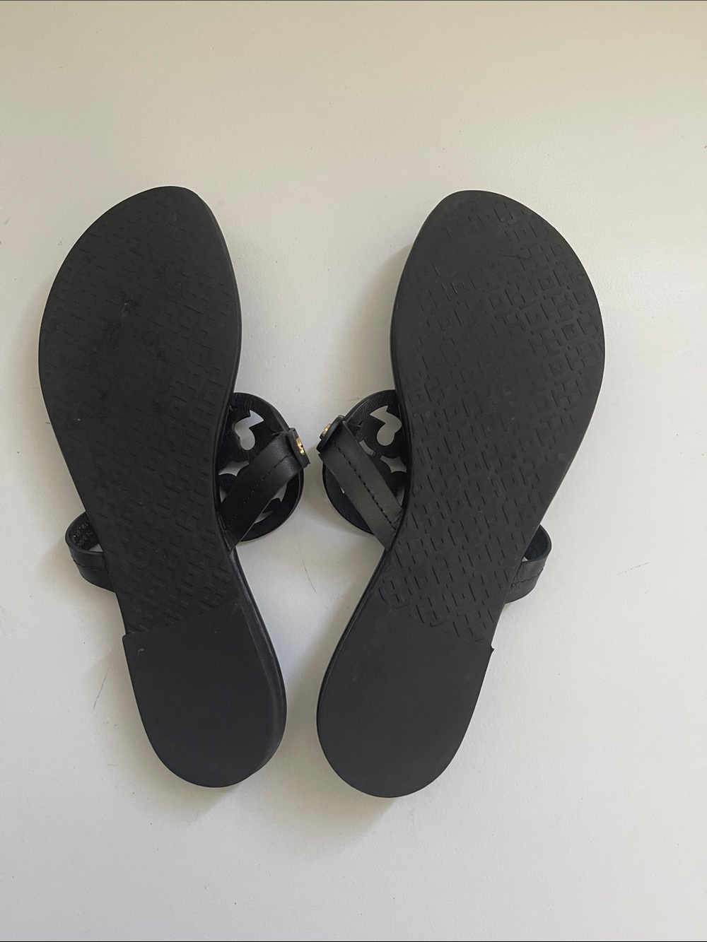 Tory Burch Miller Flip Flop Matte Black Leather Size 8 - Picture 4 of 5